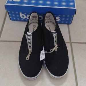 Black Slip-On Women's Sneakers with Front Zipper